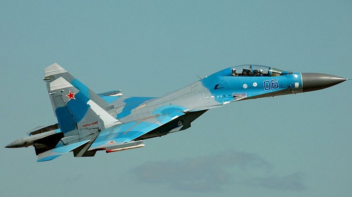 Na severozápadě Ruska se zřítila stíhačka Su-30